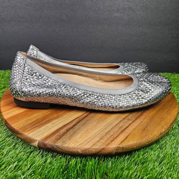 Vionic Women's Anita Women's Ballet Flat Silver Leather Slip On Size 10 Wide - Picture 1 of 11